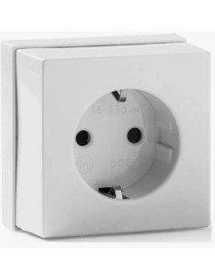 FAMATEL BASE CON TOMA TIERRA LATERAL (16A-250V),